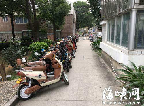 电动车店进小区开露天车市 物业多次劝阻无效