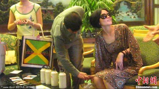 嫣然基金发调查报告 王菲力挺李亚鹏