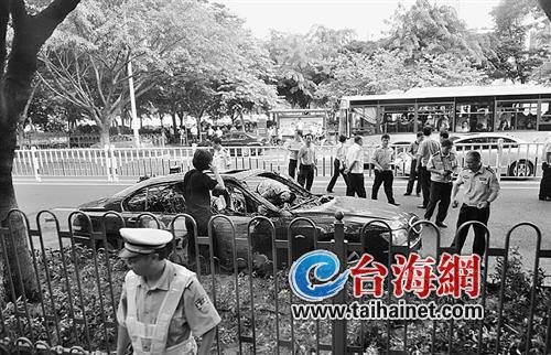 厦门一歹徒挟持母子索要50万 引爆豪车