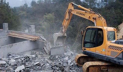 夫妻裸体被绑房屋遭强拆 全部家产被埋警方不管_大闽网_腾讯网