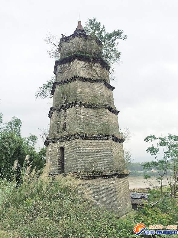 漳州南靖400岁文昌塔长满荒草 曾可眺望九龙江