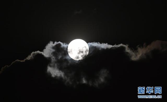 “超级月亮”遇佳节 元宵满月更“圆满” 