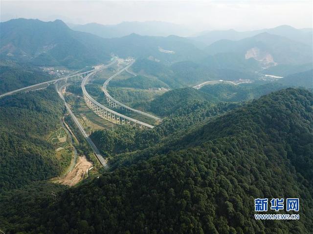 厦蓉高速公路改扩建工程龙岩段建成通车图3