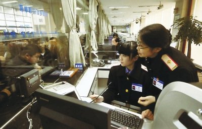 专访一90后列车售票员:坚守岗位不能回家团聚