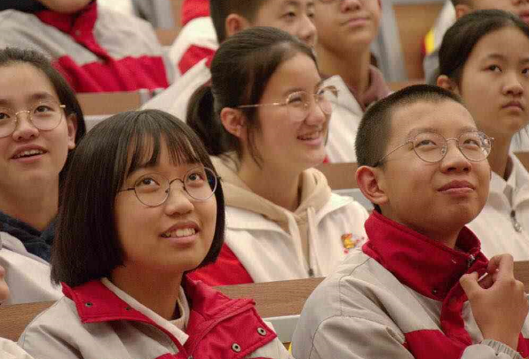 福建科普大讲坛揭秘《流浪地球》蕴藏的物理知