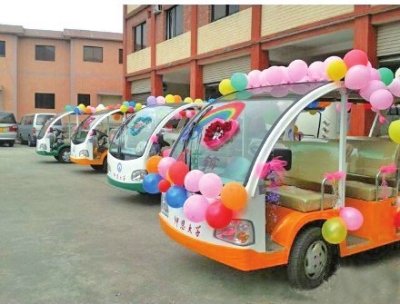 <em>泉州仰恩</em>大学毕业生回校娶学姐 电瓶车变身婚