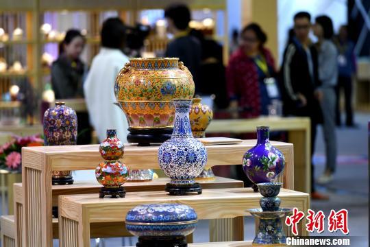海峡两岸精致工艺品亮相“文博会”
