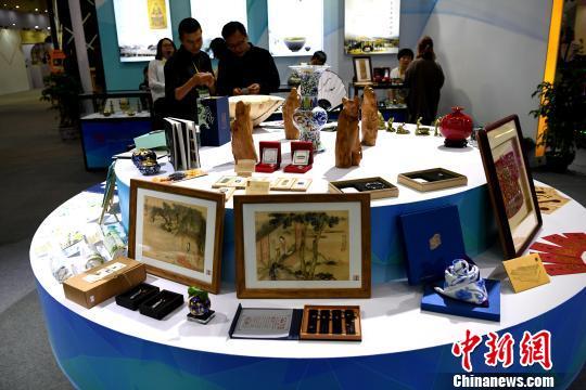 海峡两岸精致工艺品亮相“文博会”