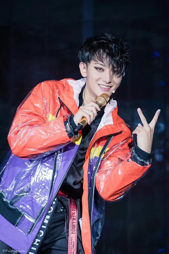 黄子韬福州巡演花式告白 西泡泡战队现场热舞