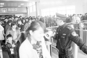 厦门开通春运免费大巴 链接火车站与客运站
