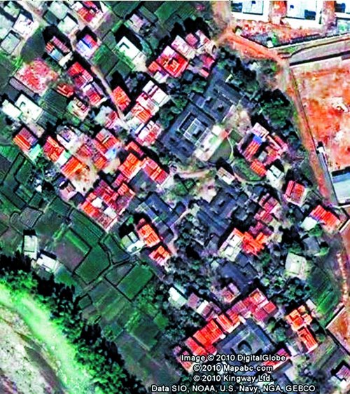 卫星地图显示屋顶金黄 原来是100多户村民晒柿