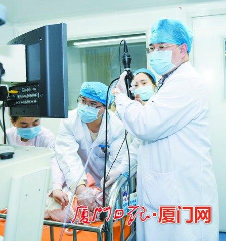 2岁孩子咳嗽气喘一个月 原是花生米卡在气管