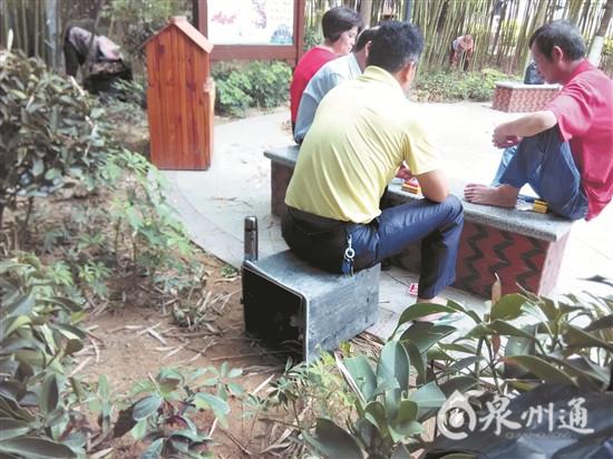 广场舞噪音扰民未根治 保安规劝遭市民恶语相