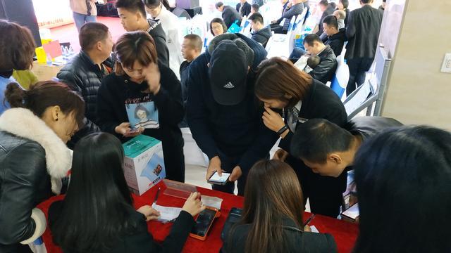 AI算力需求驱动多公司Q1业绩预喜 算力产业链称美国关税政策影响有限