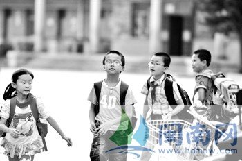 泉州一年级小学生过半近视 电子产品成视力杀手