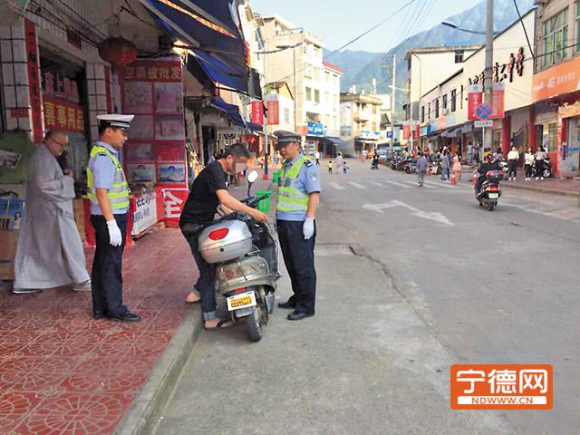 发型骑发型兜风未戴男子被拦下称怕毁头盔摩托大玉米图片卷图片