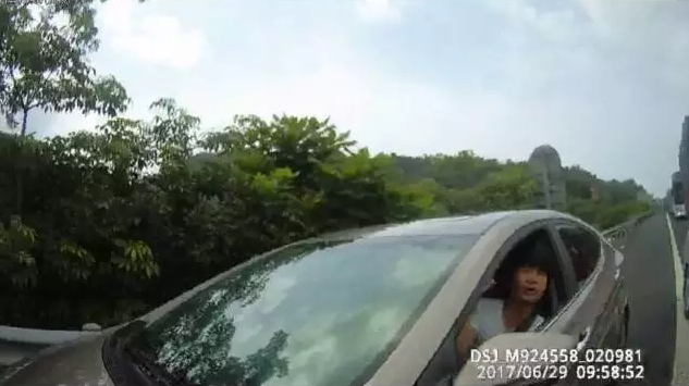 十万火急漳州一孕妇临产 却被“堵”高速
