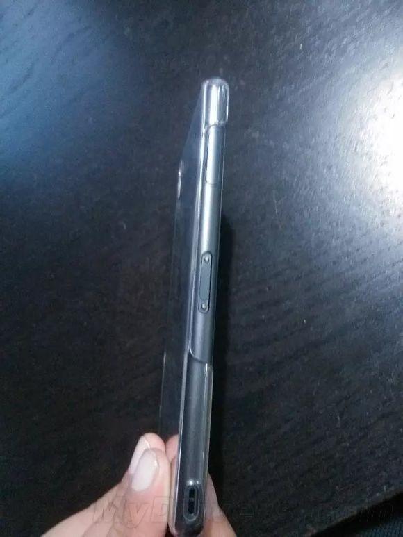 索尼新旗舰手机Z3露真容:跑马边框消失