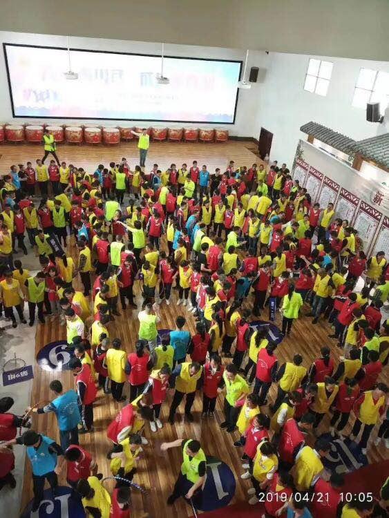 让世界充满爱一《关爱青少年成长心连心》