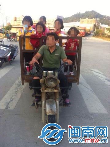 ��������ţУ���� ��װ����Ħ�г���5������ѧ