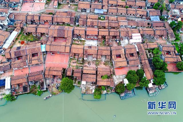 福建省龙海市浮宫镇九龙江西溪与南溪汇合处,保留着一处以"红砖白石