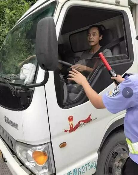 泉港一司机酒后驾驶货车上高速 被吊销驾驶证