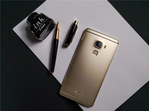 乐视超级手机Max评测:屏占比惊人