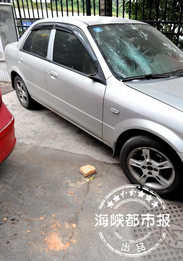 福州一对男女凌晨走进小区 做出惊人举动