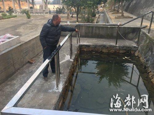 福州4歲男童疑在豪華活人墓水池逗魚時(shí)落水溺亡