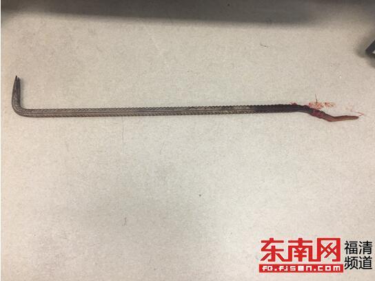福州一男子拆除建筑模板时被撬棍穿透身体
