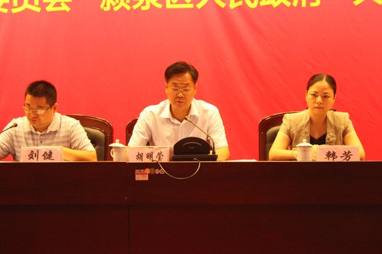 2013年阜阳<em>临沂</em>商城爱心圆梦<em>大学</em>捐资助学仪