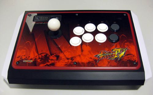 迎接[街霸IV] 电脑用街机摇杆大阅兵