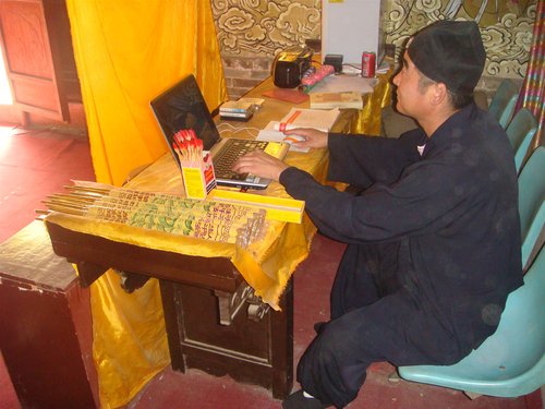 国庆旅途见闻:道士玩《仙途》