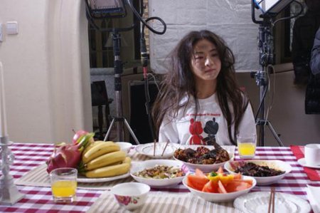 贡米电影处女作开机 饰演网瘾少女(图)