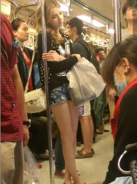 洋葱新闻:不是我们老了 是他(她)们长大了