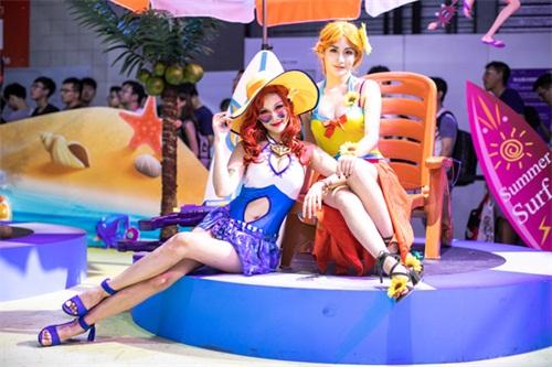 ChinaJoy2018:《英雄联盟》泳池派对主题展区 大区最美小姐姐首秀