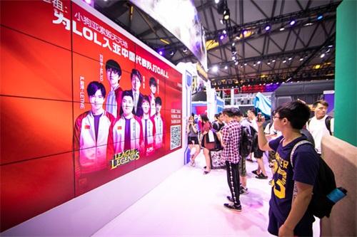 ChinaJoy2018:《英雄联盟》泳池派对主题展区 大区最美小姐姐首秀