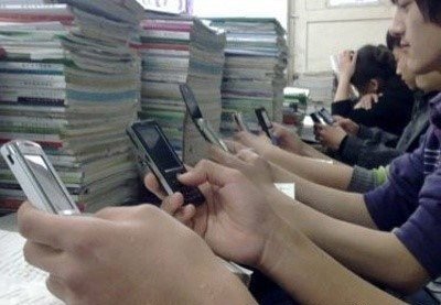超7成大学生上课玩手机听歌“打飞机”_游戏_腾讯网