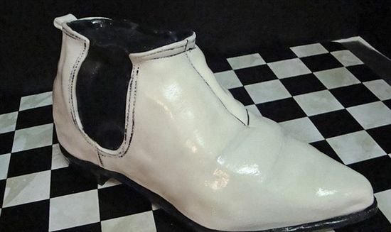 美女<em>子</em>打造逼真鞋子蛋糕爆红_游戏_腾讯网