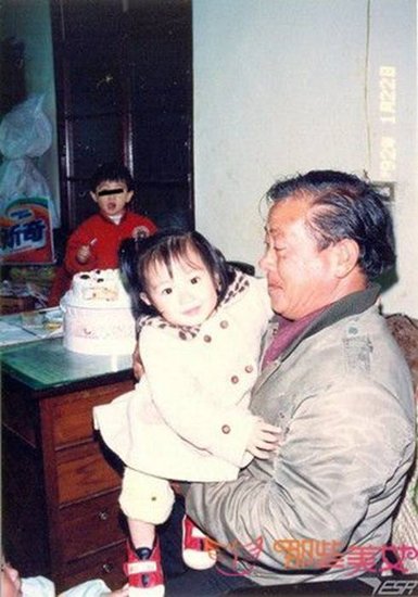 事业线傲人 台湾LOL职业女选手绝佳好身材