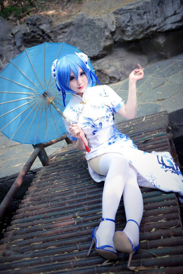 初音旗袍装cos赏白丝大长腿诱惑无限