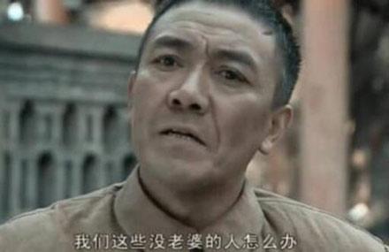 洋葱新闻:日宅男被6吨限制级杂志砸死 半年后