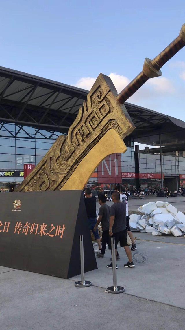 霸气！体彩2056万得主闹市区公开露脸领奖(图)