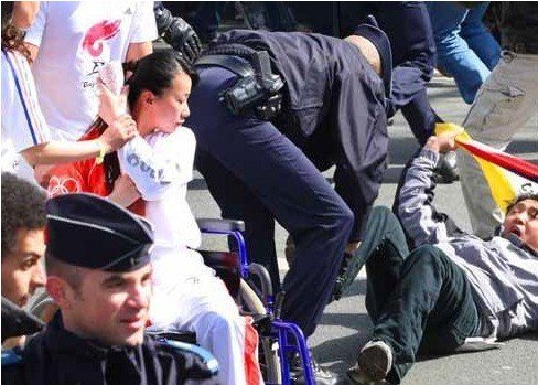 最美火炬手金晶完婚 与丈夫玩魔兽相爱(图)