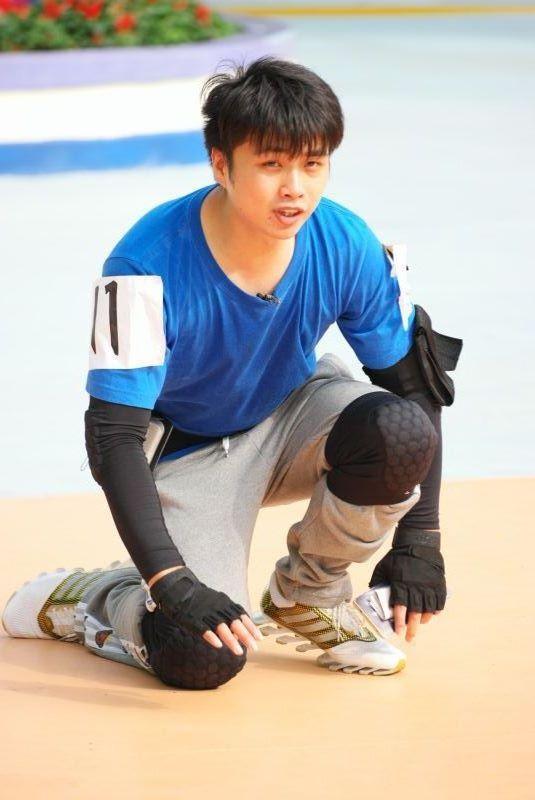 若风携电竞众星参加真人秀 Sky鞋都跑丢了