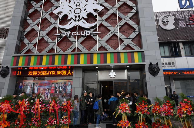 狼人杀到底有多赚钱?LOL解说开店1天收入100万