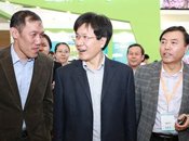 2013网博会开幕 主管领导视察巨人展台