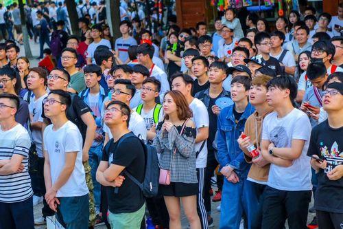 小沃电竞大篷车燃爆武汉江滩 超一流装备亮相