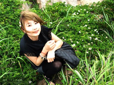 美少女玩格子上了瘾 连环中奖难脱身