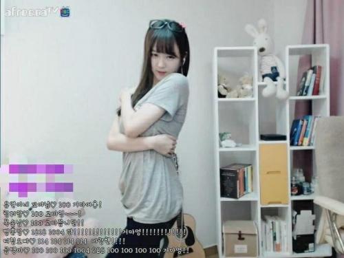 冷妹妹世雅入驻龙珠 被赞LOL韩服最萌女主播